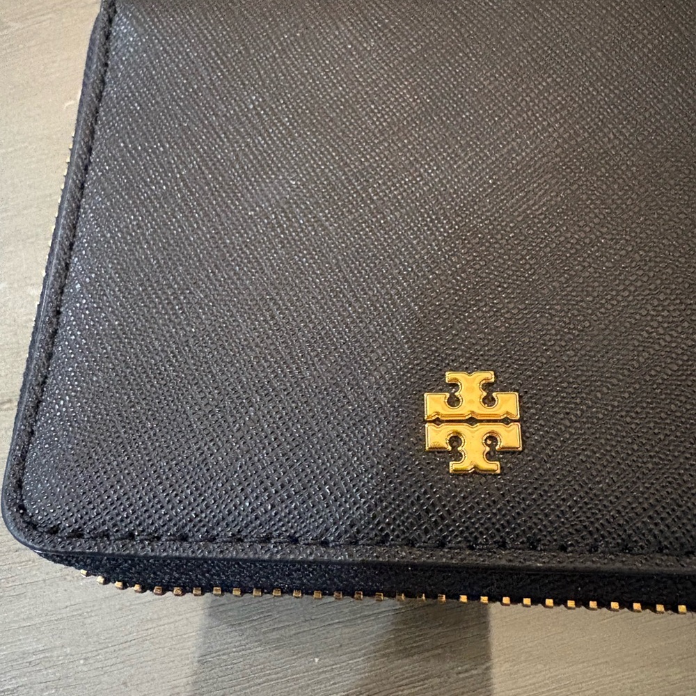 Tory Burch zip wallet - Picture 6 of 6